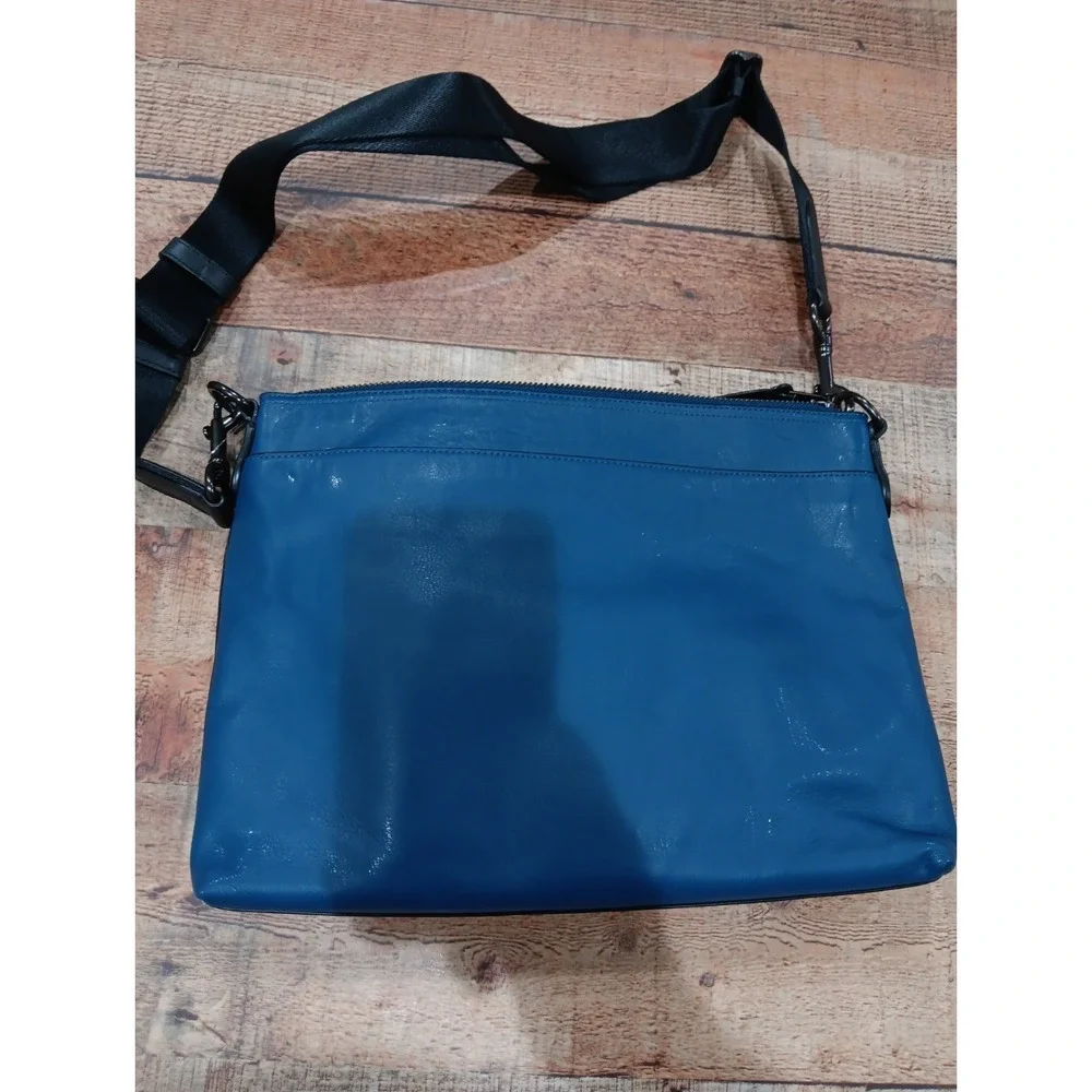NWT coach Rivington Messenger With Coach Patch